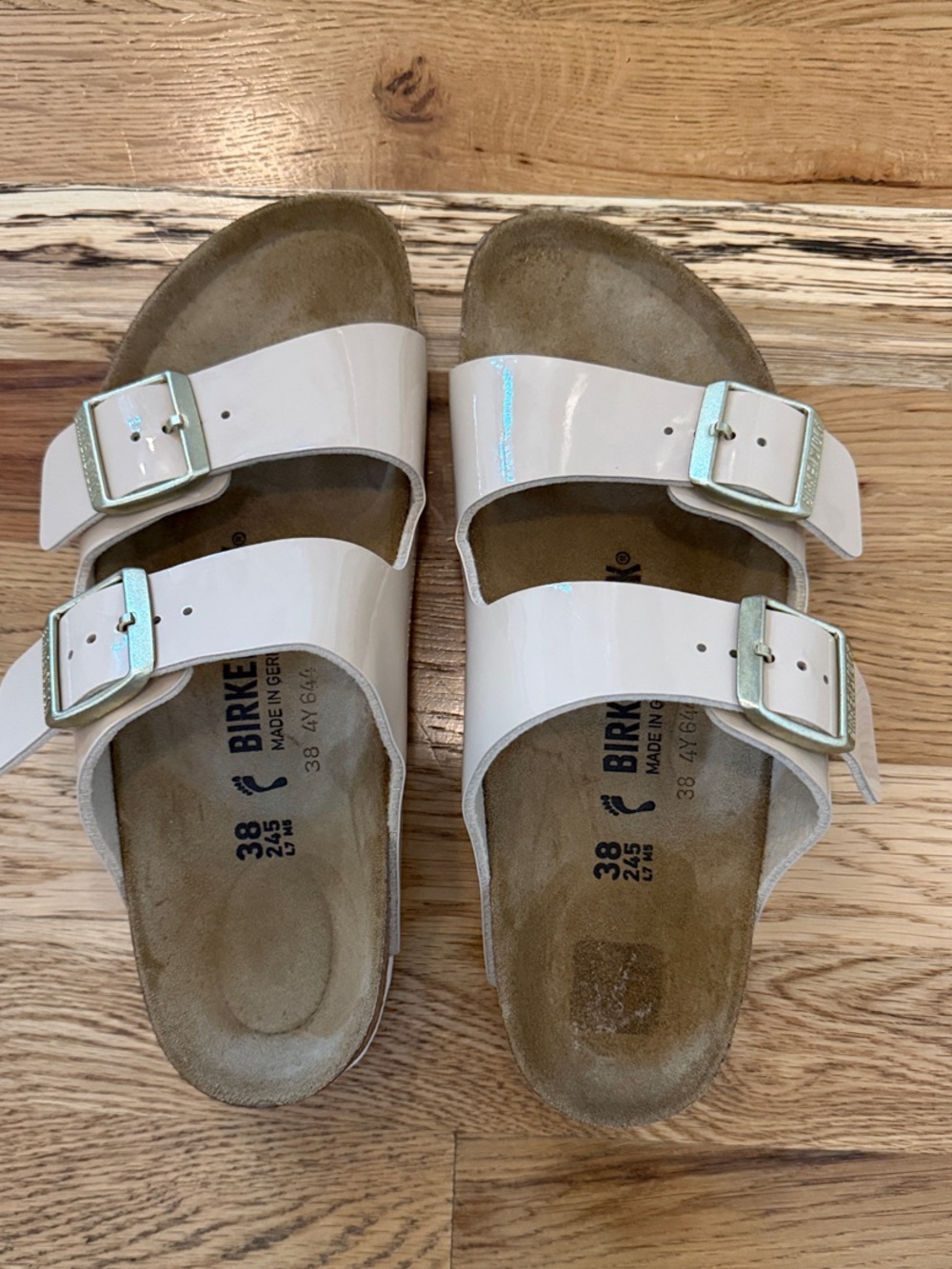 Birkenstock Arizona Big Buckle Sandal in High Shine Beige with Silver | Size 38